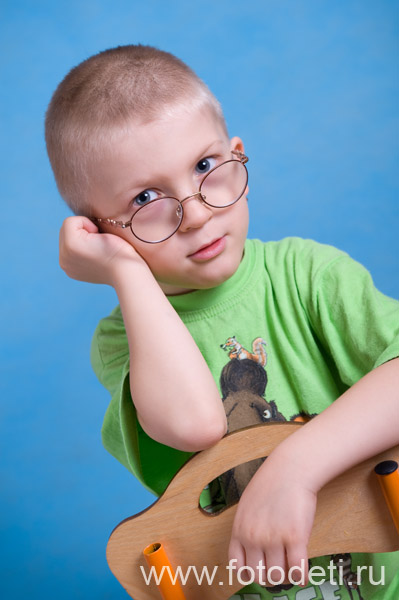 Фотка смешного малыша, на веб-сайте профессионального фотографа и психолога Губарева И.Н.: Серьёзный мальчик в очках