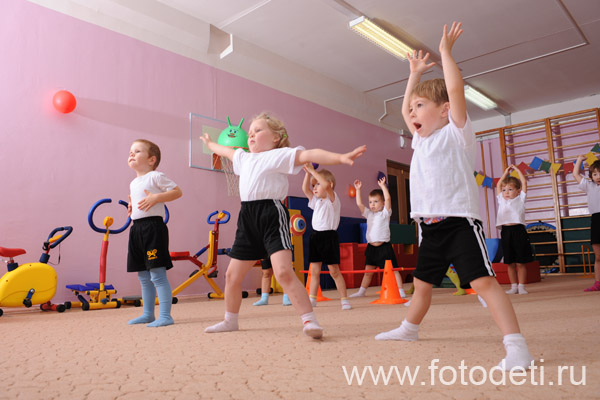 Фото жизнерадостного ребёнка, на веб-сайте московского фотографа и психолога Губарева И.Н.: Спортивные занятия в детском саду