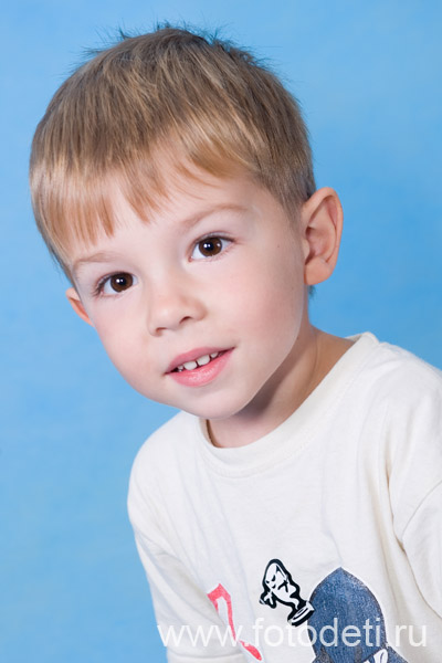 Фото позитивного малыша, на веб-сайте московского фотографа и психолога Губарева Игоря: Портрет мальчика в анфаз