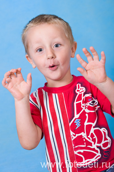Фото прикольного дошкольника, в фотоархиве профессионального фотографа Игоря Губарева: Пантомимика в детском портрете