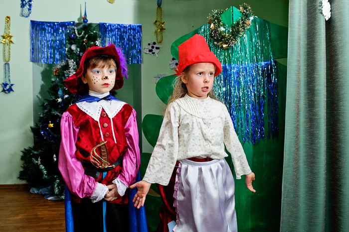 Фото Игоря Губарева: Дети - актёры на генеральной репетиции новогоднего спектакля.
