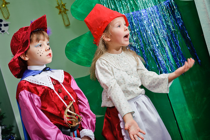 Фото Игоря Губарева: Красная шапочка в спектакле детско-подросткового театра