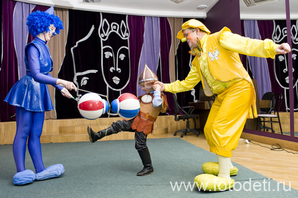 Фотографии детского праздника: Супер выступление клоунов на на празднике в детском саду - Надувное шоу Питиновых