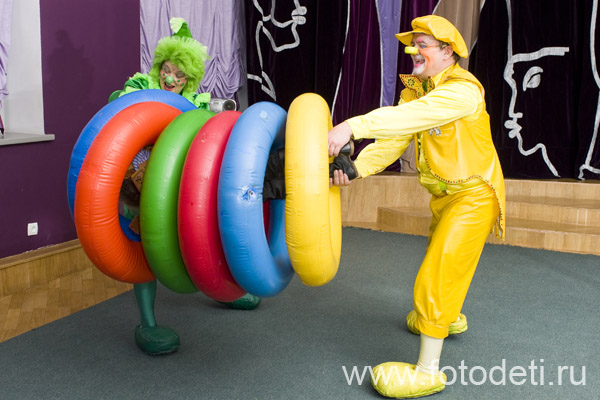 Фотографии детского праздника: Как сделать детский день рождения интересным?  Заказать представление семьи клоунов  «Надувное шоу Питиновых