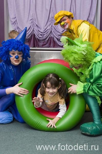 Фотографии детского праздника: Как сделать детский день рождения настоящей сказкой?  Заказать представление группы клоунов  «Надувное шоу Питиновых