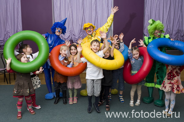 Фотографии детского праздника: Как сделать детский день рождения незабываемым?  Организовать выступление группы клоунов  «Надувное шоу Питиновых
