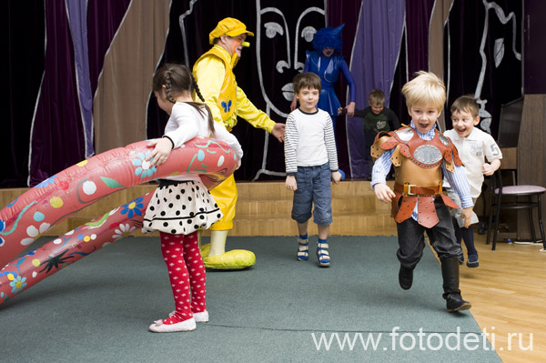 Фотографии детского праздника: Как сделать детский день рождения ярким праздником?  Организовать представление семьи клоунов  «Надувное шоу Питиновых
