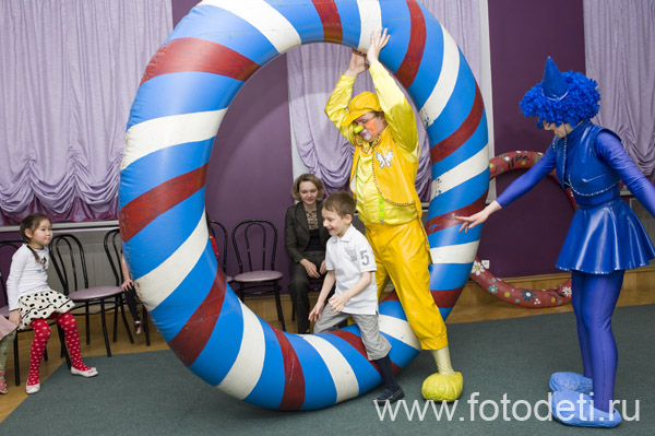 Фотографии детского праздника: Как сделать детский праздник поистине волшебным?  Организовать выступление группы клоунов  «Надувное шоу Питиновых