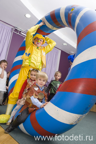 Фотографии детского праздника: Как сделать детский праздник поистине волшебным?  Организовать выступление клоунов  «Надувное шоу Питиновых