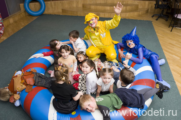 Фотографии детского праздника: Как сделать праздник для детей интересным?  Организовать представление артистов   «Надувное шоу Питиновых