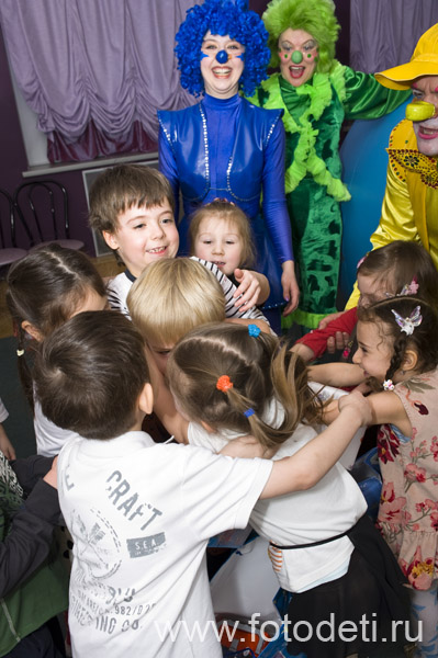 Фотографии детского праздника: Фотогалерея Надувного шоу Питиновых в школе сотрудничества