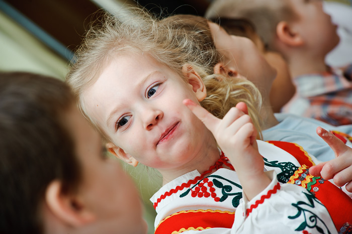 Фото Игоря Губарева: Дети любят использовать в общении очень яркие и красноречивые жесты.