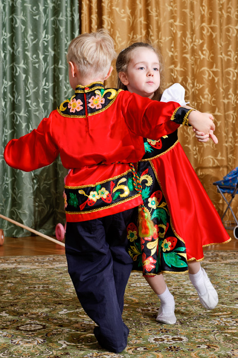 Фото Игоря Губарева: Фольклорная программа детского праздника с танцами.