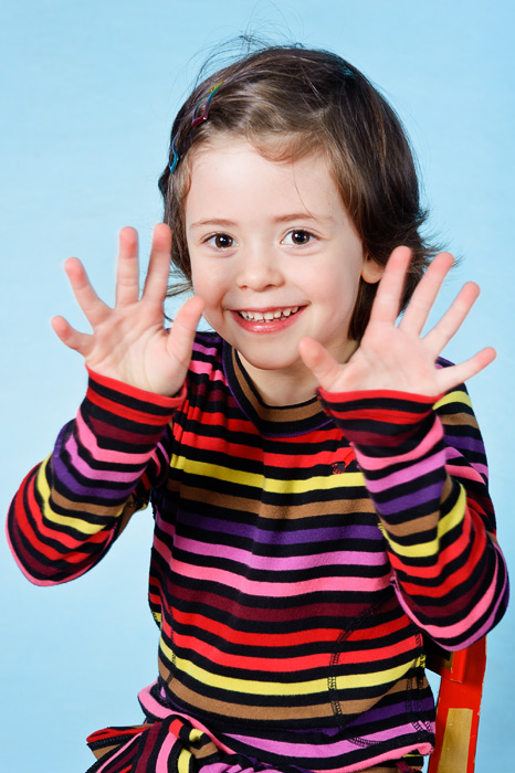Фото Игоря Губарева: Детские ладошки в кадре всегда оживляют детский портрет и добавляют позитивного настроя фотографии.