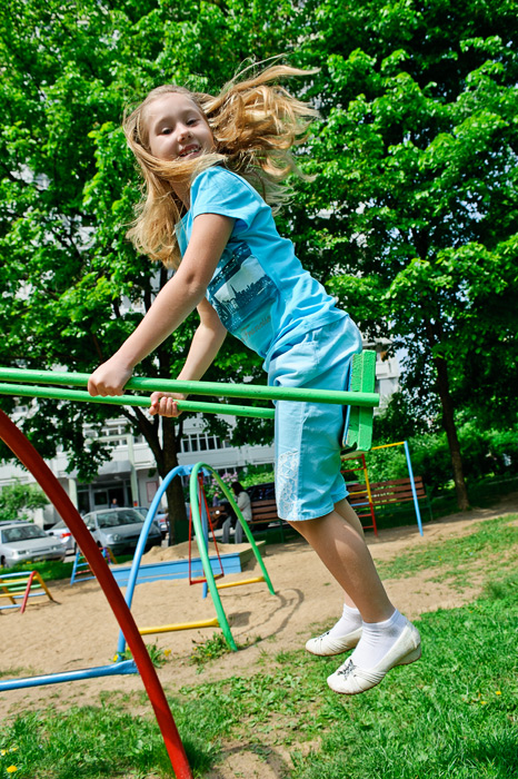 Автор фото Игорь Губарев: Чтобы фотография ребёнка на качелях получилась четкая, ловите модель в верхней точке движения.