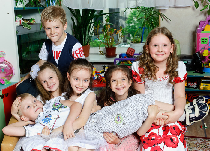 Фото детей фоторежиссёра Игоря Губарева в фотогалерее сайта. Фото и видеосъёмка детей в детском саду для выпускных фотокниг.