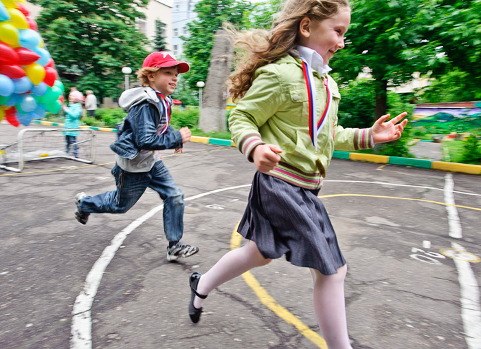 Фотографии детишек фотографа Игоря Губарева на авторском сайте. Фотосъёмка выпускников детского сада на празднике.