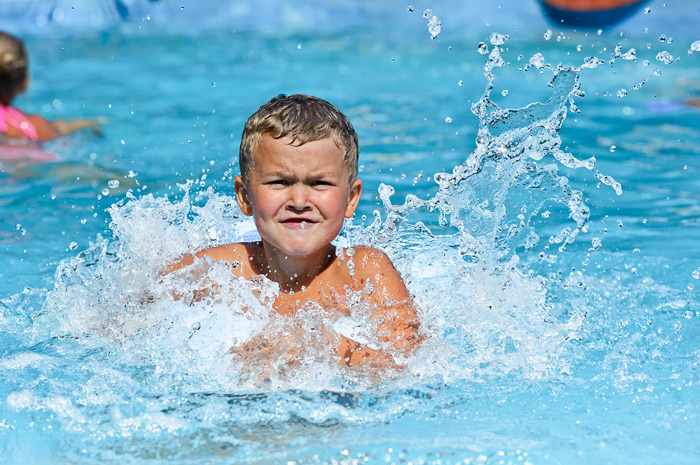 Примеры фотосъёмки детей в бассейне. Фото сделано на выдержке 1/1250 секунды. Фотография, ID 17232