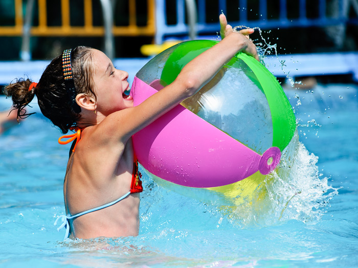 Спортивные экшены в бассейне - лучший повод для фотосъёмки детей. Фотография, ID 17235