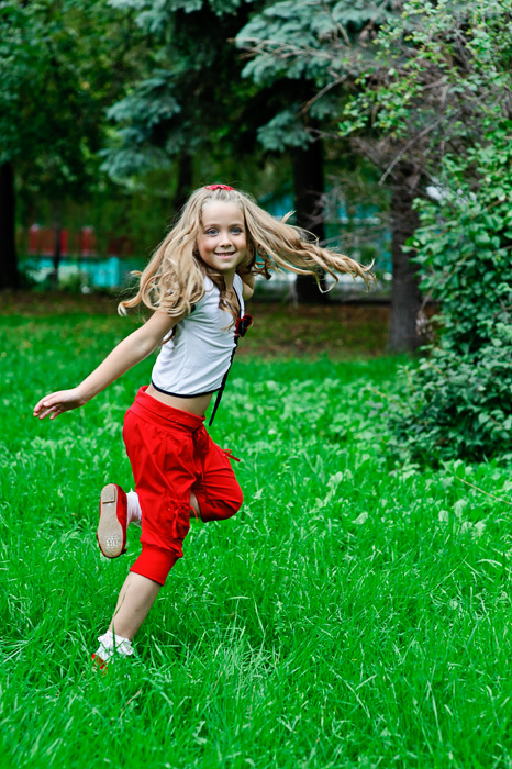 Фото детей фоторежиссёра Игоря Губарева на авторском сайте. Модная видео-фотосъёмка маленьких фотомоделей для промороликов производителей модной одежды для детей.