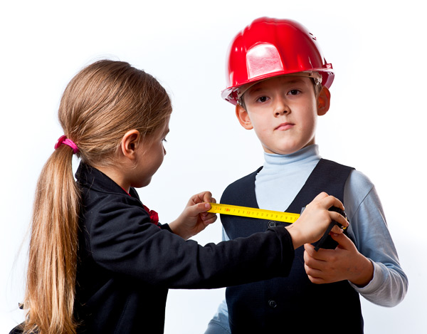 Девочка с мальчиком играют в строителей. Фотография, ID 17219