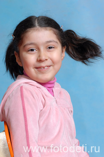 Портфолио детской фотостудии. Студийный портрет маленькой девочки.