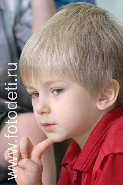 Эмоции ребёнка, на фотографиях детского фоторепортёра. Портрет мальчика.