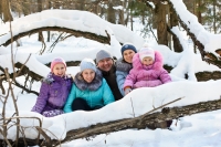 Семейная фотосъемка в зимнем лесу в Москве