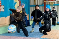 фотография групповых спортивных игр детей в детском саду