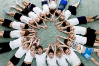 групповая фотография детей на физкультуре в детском саду