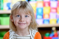 Фотосъемка ждетских эмоциональных портретов в детском саду с мобильной фотостудией.