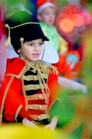 Новогодние фотографии в детском саду: Мальчик в костюме гусара