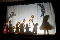 Детский театр теней на рождественском празднике в английском детском саду на Добрынинской