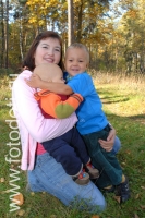 Фотография мамы в обнимку с двумя детьми , фотография на сайте fotodeti.ru
