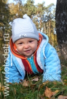 Малыш ползает по лесу, фотографии детей на природе
