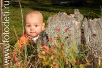 Маленький ребёнок на лесной полянке, фотографии детей на природе