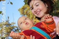 Мама и малыш на познавательной прогулке , фотография на сайте fotodeti.ru