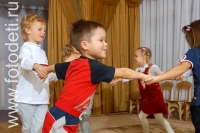 Дети водят хоровод, тематика фото «Обучение детей танцам