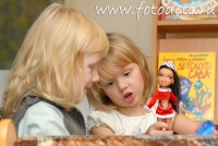 Игра с куклами, фото детей в фотобанке fotodeti.ru