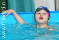 Как научить ребёнка плавать, на фото дети занимаются спортом