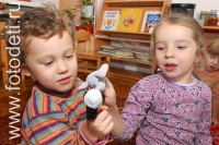 Пальчиковые куклы помогают развитию речи и навыков общения , фото играющих малышей