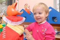 Куклы би-ба-бо очень нравятся детям, фото детей в фотобанке fotodeti.ru