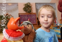 Ребёнок легко отождествляет себя с персонажем, которого он разыгрывает в игре, фото детей в фотобанке fotodeti.ru