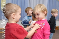 Общение мальчика с девочкой в детских коллективах , фото на сайте fotodeti.ru