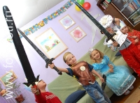 Дети играют в рыцарей, фотогалереи детских праздников