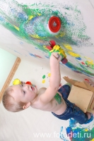Маленький маляр, фотография из галереи «Дети рисуют