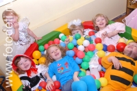 Сухой бассейн с шариками, фото детей на сайте fotodeti.ru