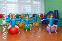 Самые забавные фото малышей, созданные во время подвижных игр детей, на фото дети занимаются спортом