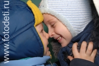 Дети здороваются носиками , фото на сайте fotodeti.ru