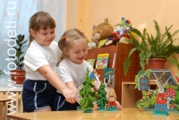 Дети разыгрывают сказочное представление, фото детей на сайте fotodeti.ru